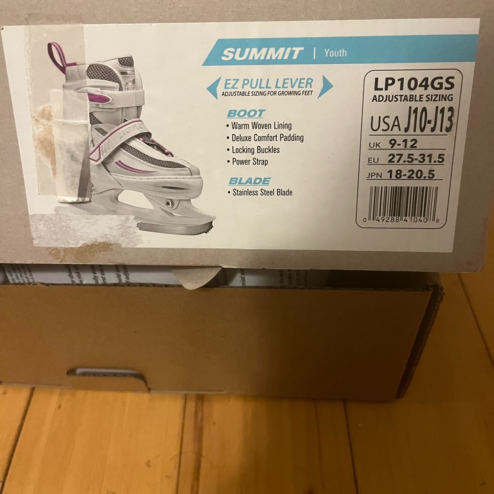 BRAND NEW Summit Youth Ice Skates!  Never before used!  Great condition!